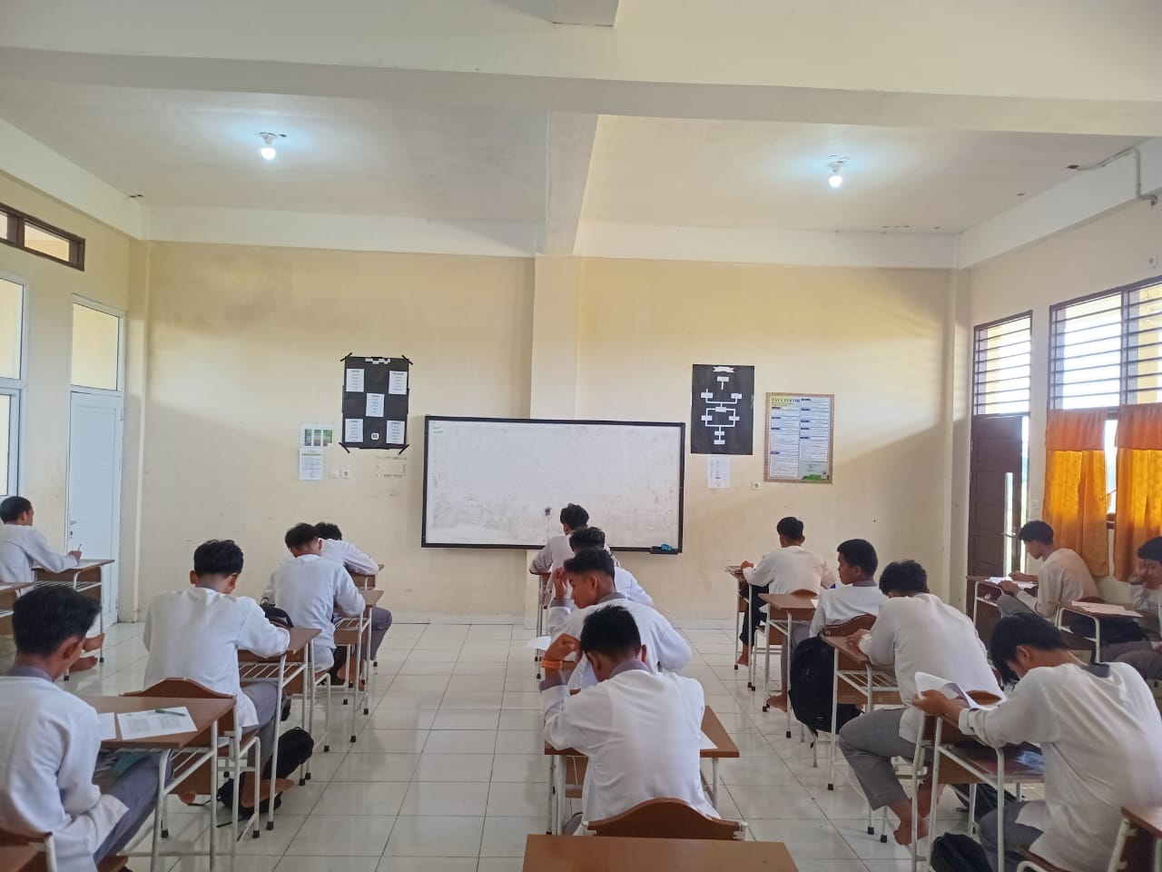 Ujian Sumatif Akhir Tahun SMA dan SMP